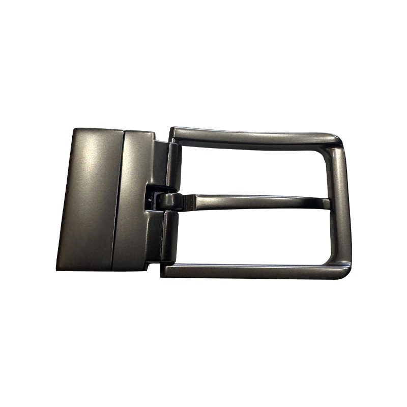 How do high strength and corrosion resistance ensure the long-term reliable use of a tail clip rotating buckle?